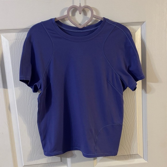 lululemon athletica Tops - Lululemon Lightweight Cinched Hem Hiking T-Shirt Size 4 Charged Indigo